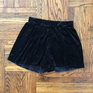 Pretty little thing velvet short